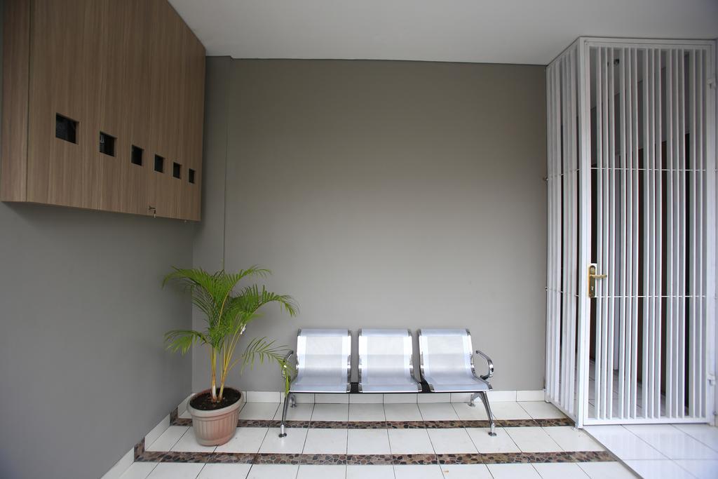 Reddoorz @ Karet Pedurenan 2 Jakarta Eksteriør billede