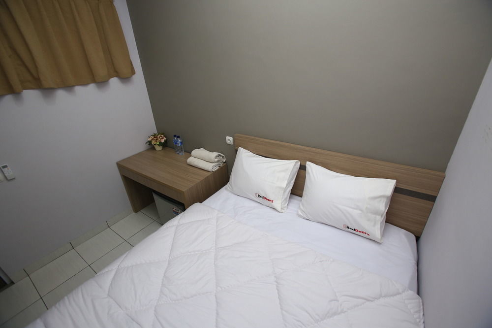 Reddoorz @ Karet Pedurenan 2 Jakarta Eksteriør billede