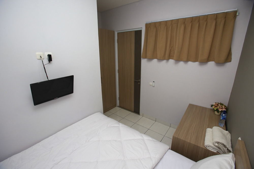 Reddoorz @ Karet Pedurenan 2 Jakarta Eksteriør billede